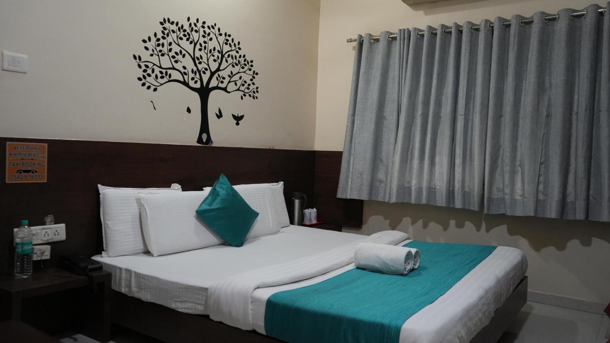 Hotel Satyug Удджайн Экстерьер фото