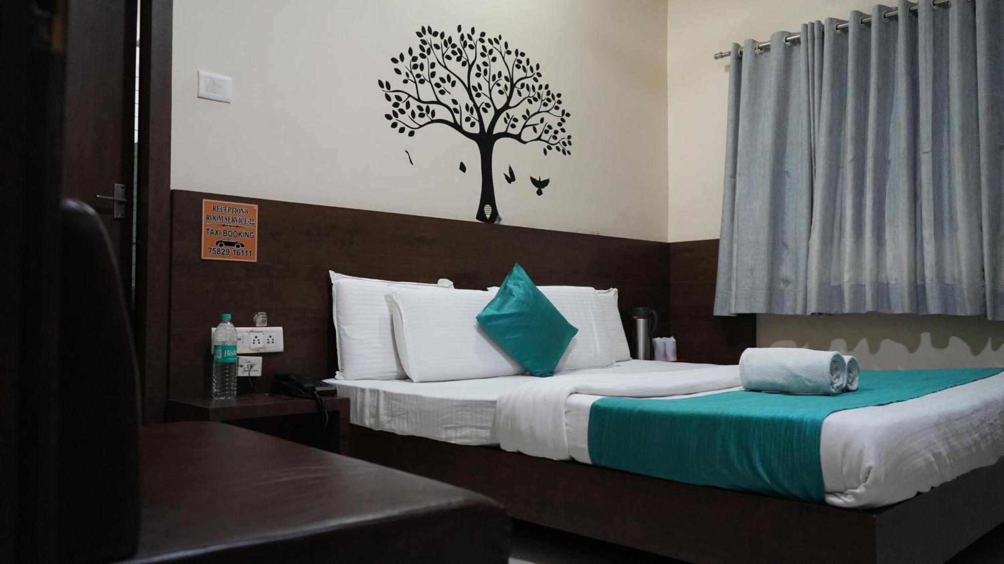 Hotel Satyug Удджайн Экстерьер фото