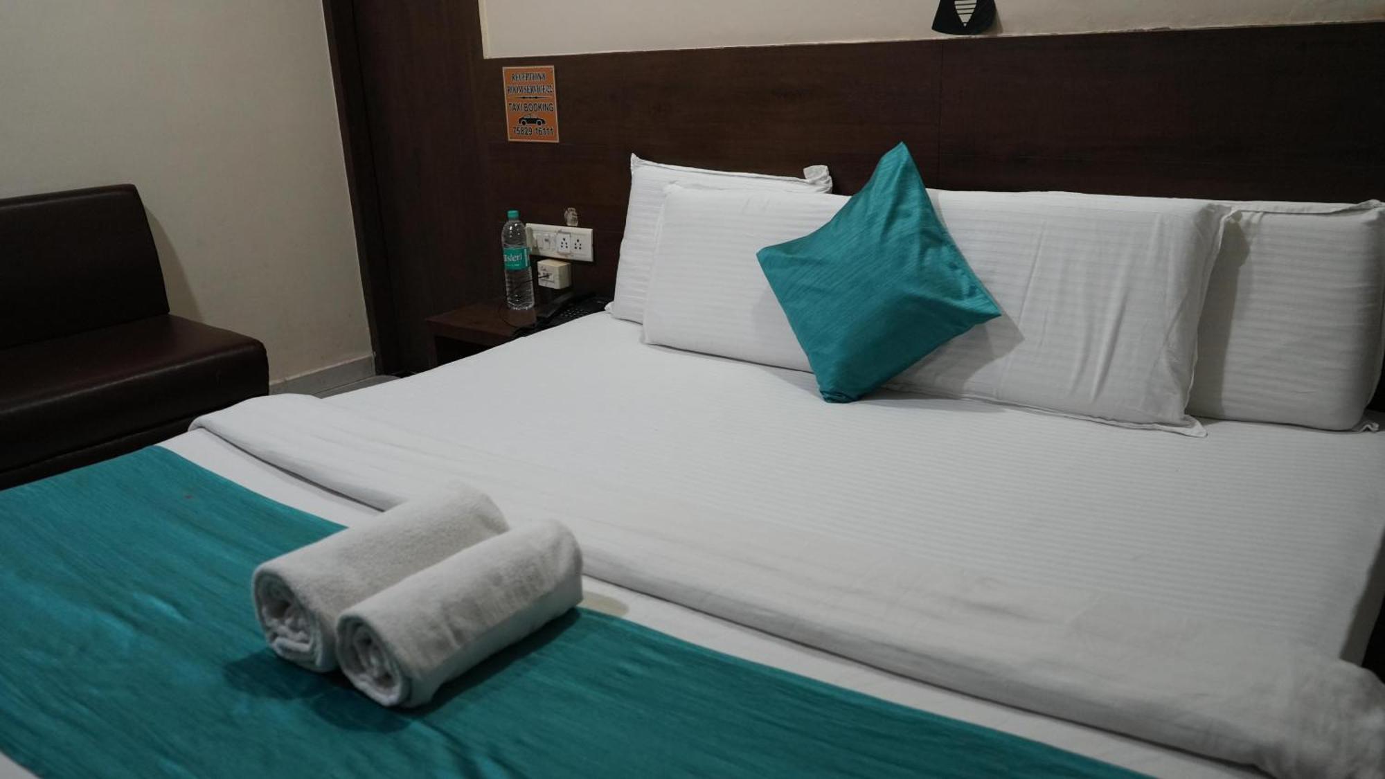 Hotel Satyug Удджайн Экстерьер фото