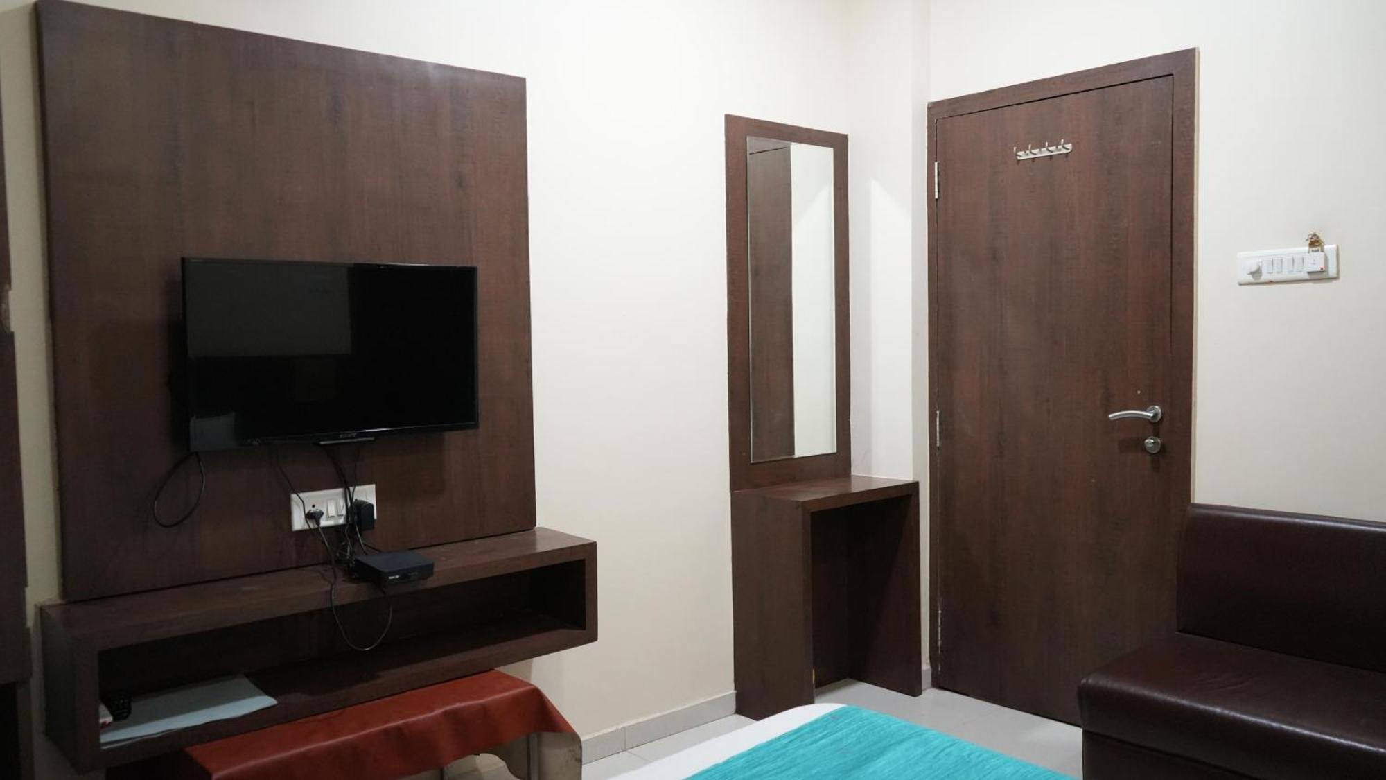 Hotel Satyug Удджайн Экстерьер фото